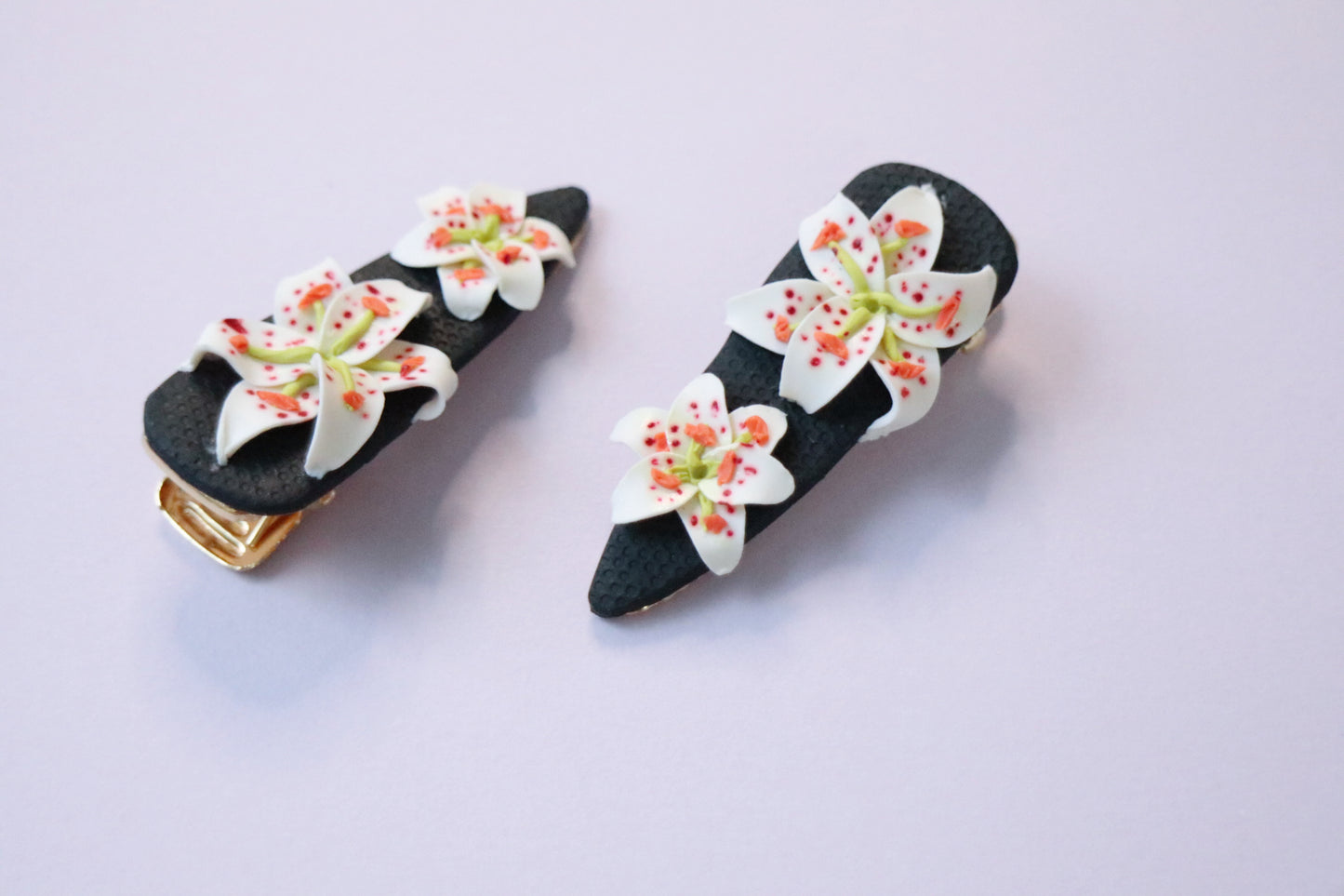 Lilies bouquet earrings.