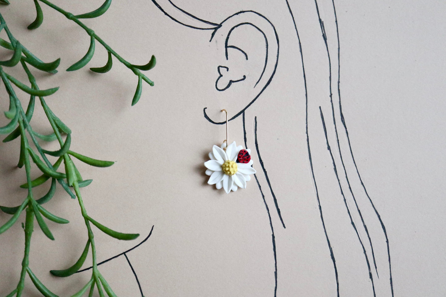 White Daisy w/ Lady Bug