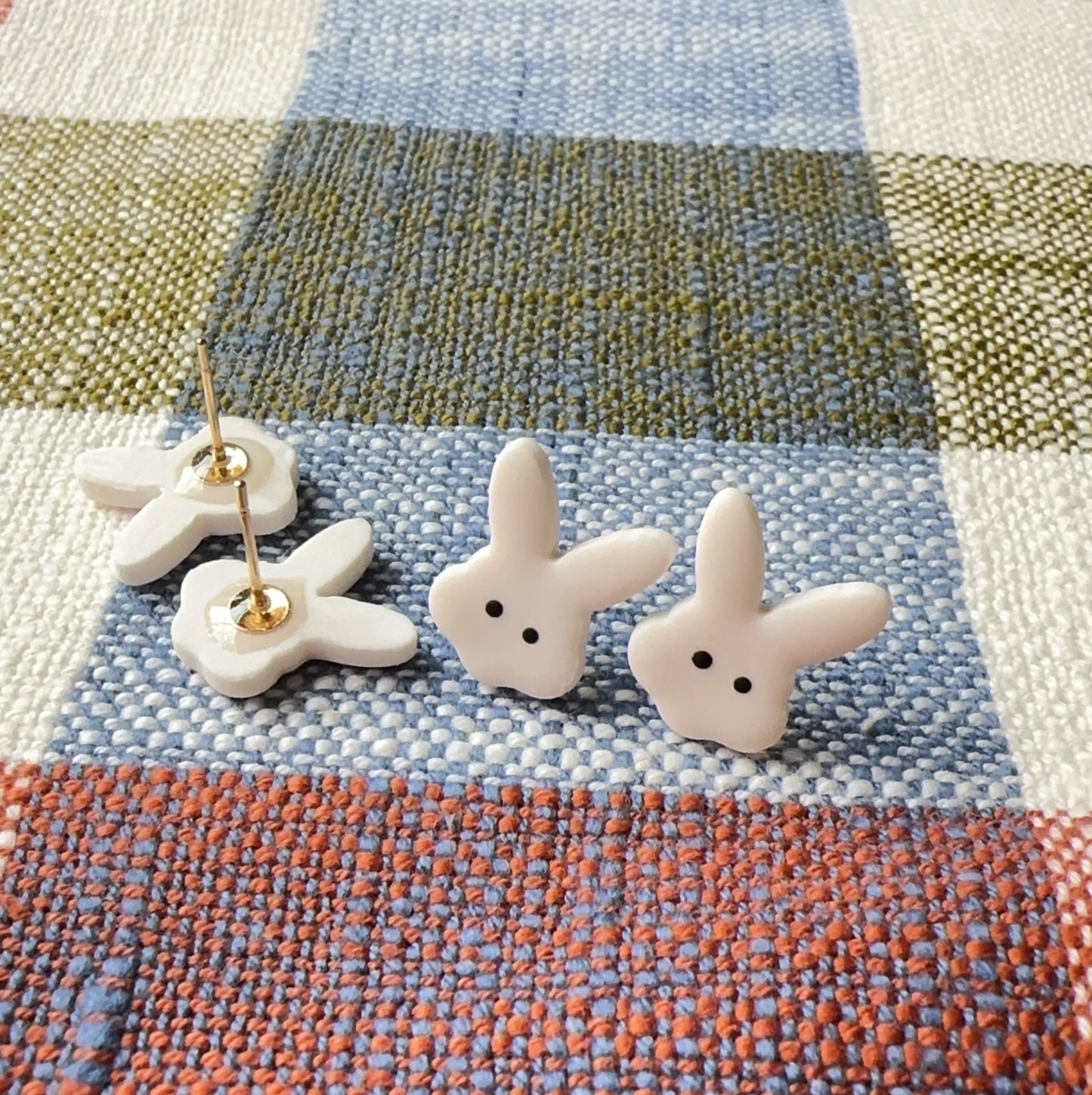 Bunnies White Earrings