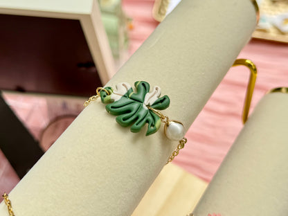 Monstera Earrings & Bracelet Pearl