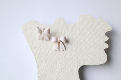 Pastel bows studs