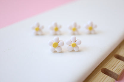 Mini Daisy 🌼 Studs