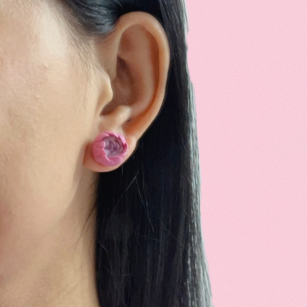 Peony pink studs￼ ￼