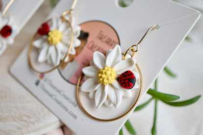 White Daisy w/ Lady Bug