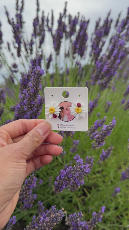 Daisy with lady bug stud